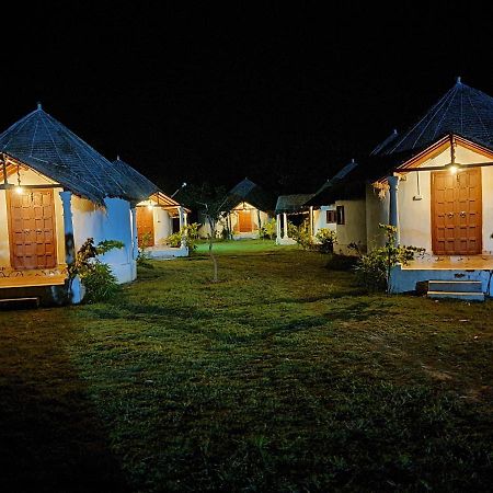 Modhera Sunrise Resort - Tents Bhungas Jungle Restaurants & Candlelight Dining Kalri エクステリア 写真