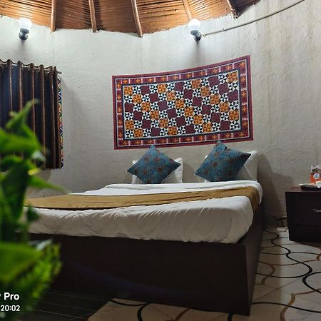 Modhera Sunrise Resort - Tents Bhungas Jungle Restaurants & Candlelight Dining Kalri エクステリア 写真