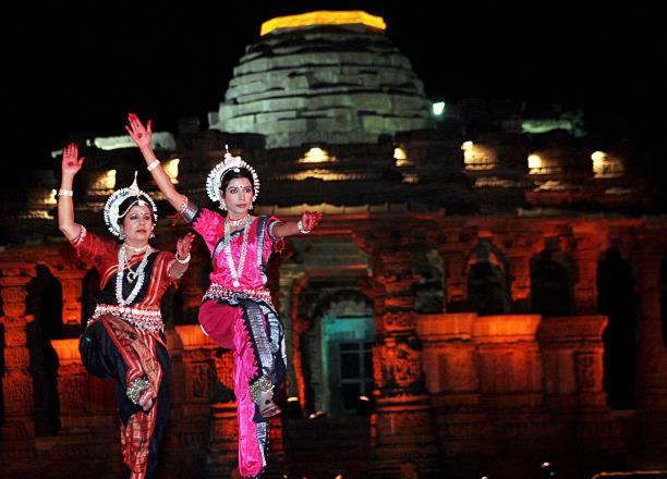 Modhera Sunrise Resort - Tents Bhungas Jungle Restaurants & Candlelight Dining Kalri エクステリア 写真