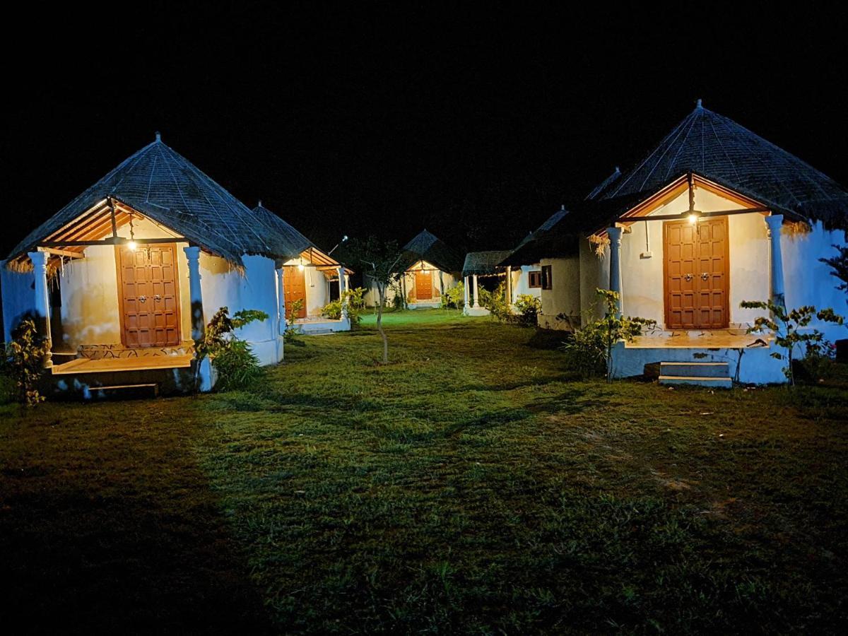 Modhera Sunrise Resort - Tents Bhungas Jungle Restaurants & Candlelight Dining Kalri エクステリア 写真