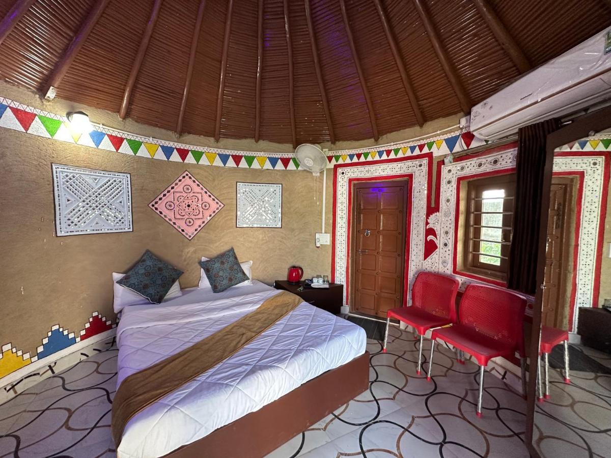 Modhera Sunrise Resort - Tents Bhungas Jungle Restaurants & Candlelight Dining Kalri エクステリア 写真