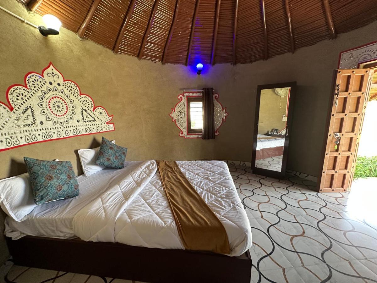 Modhera Sunrise Resort - Tents Bhungas Jungle Restaurants & Candlelight Dining Kalri エクステリア 写真
