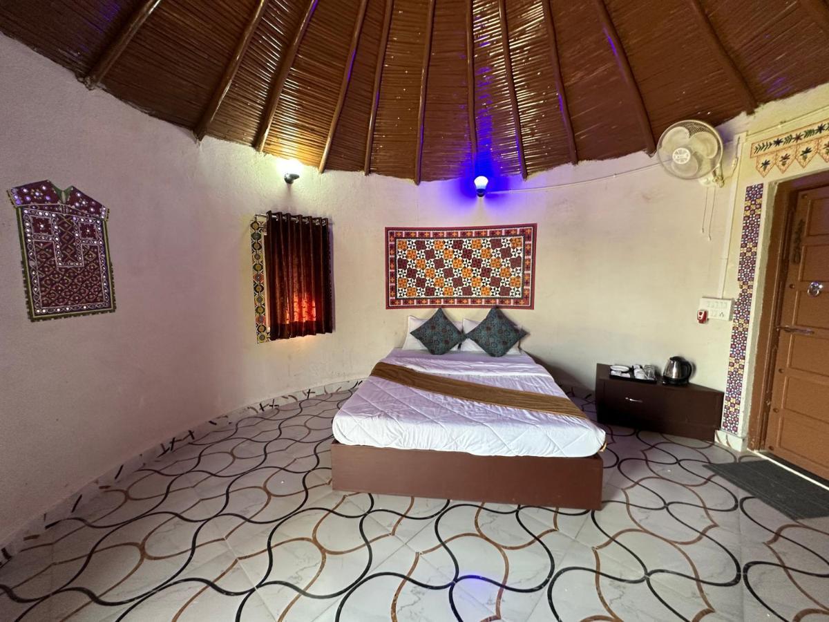 Modhera Sunrise Resort - Tents Bhungas Jungle Restaurants & Candlelight Dining Kalri エクステリア 写真