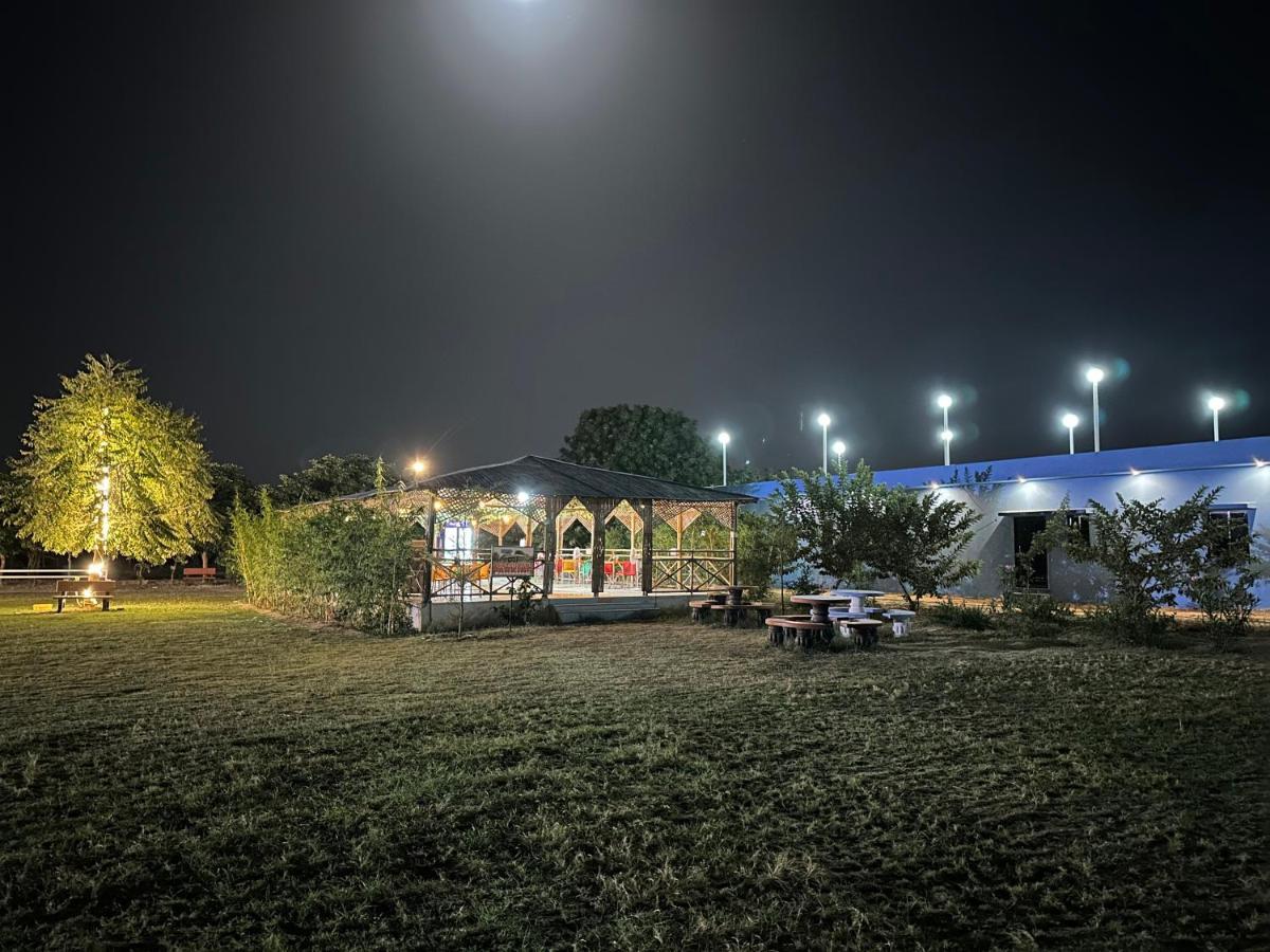 Modhera Sunrise Resort - Tents Bhungas Jungle Restaurants & Candlelight Dining Kalri エクステリア 写真