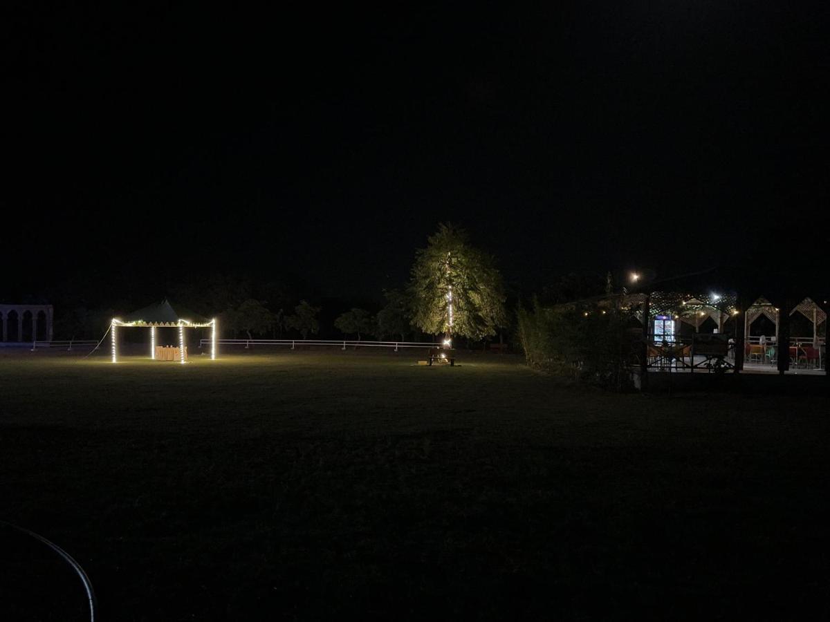 Modhera Sunrise Resort - Tents Bhungas Jungle Restaurants & Candlelight Dining Kalri エクステリア 写真