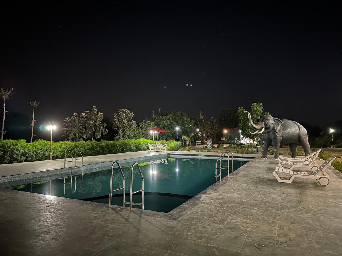 Modhera Sunrise Resort - Tents Bhungas Jungle Restaurants & Candlelight Dining Kalri エクステリア 写真