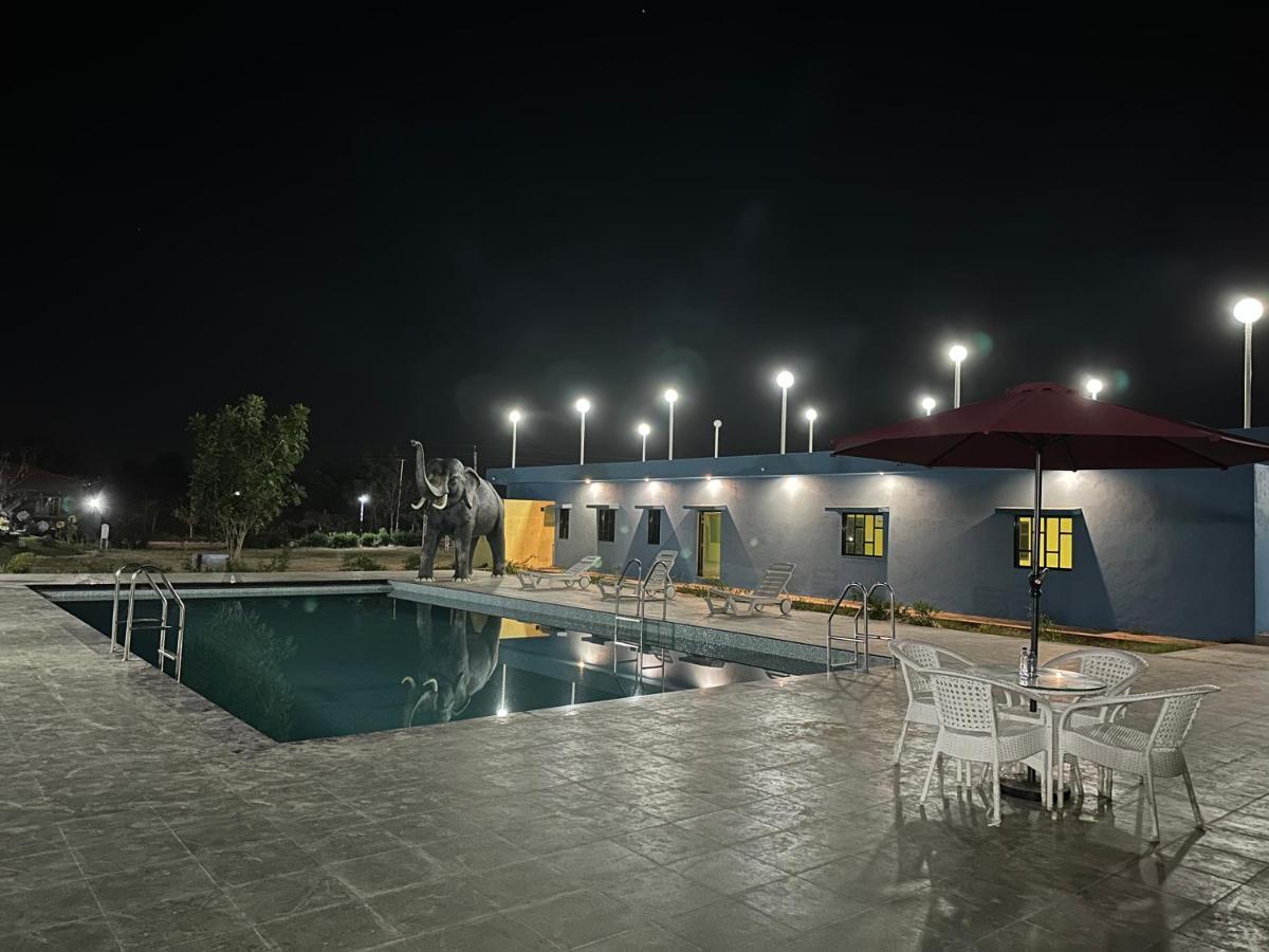 Modhera Sunrise Resort - Tents Bhungas Jungle Restaurants & Candlelight Dining Kalri エクステリア 写真