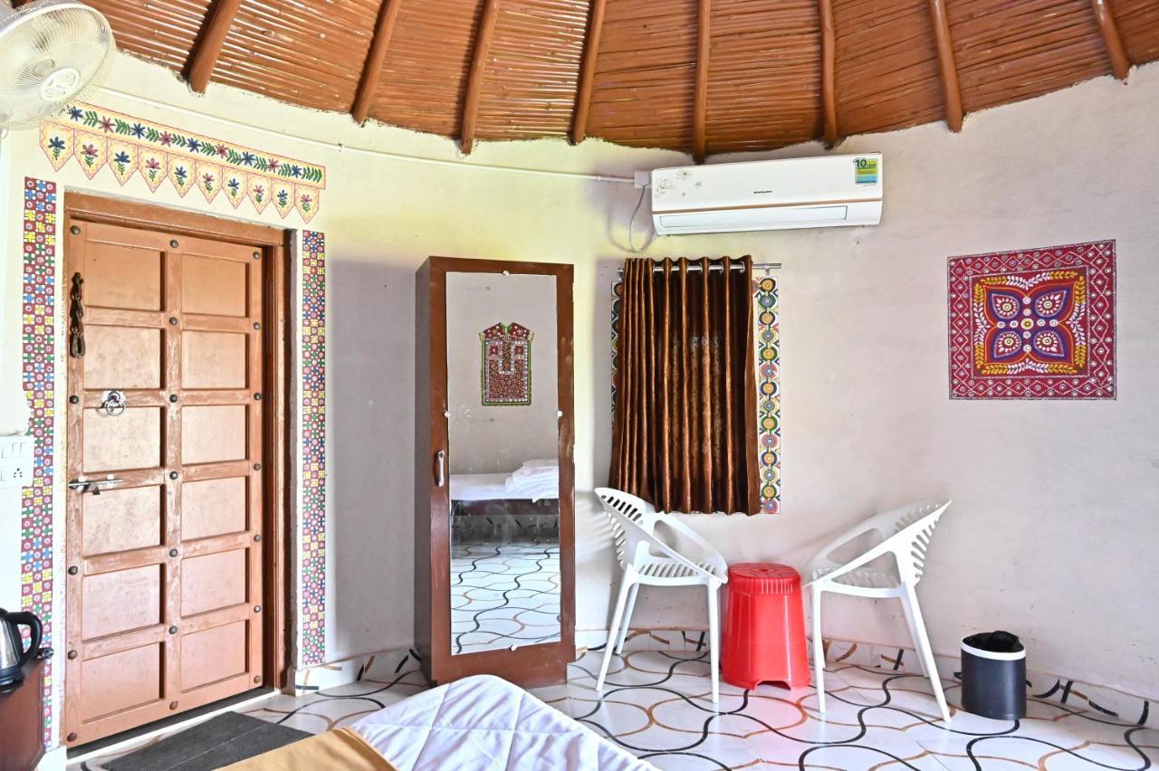 Modhera Sunrise Resort - Tents Bhungas Jungle Restaurants & Candlelight Dining Kalri エクステリア 写真