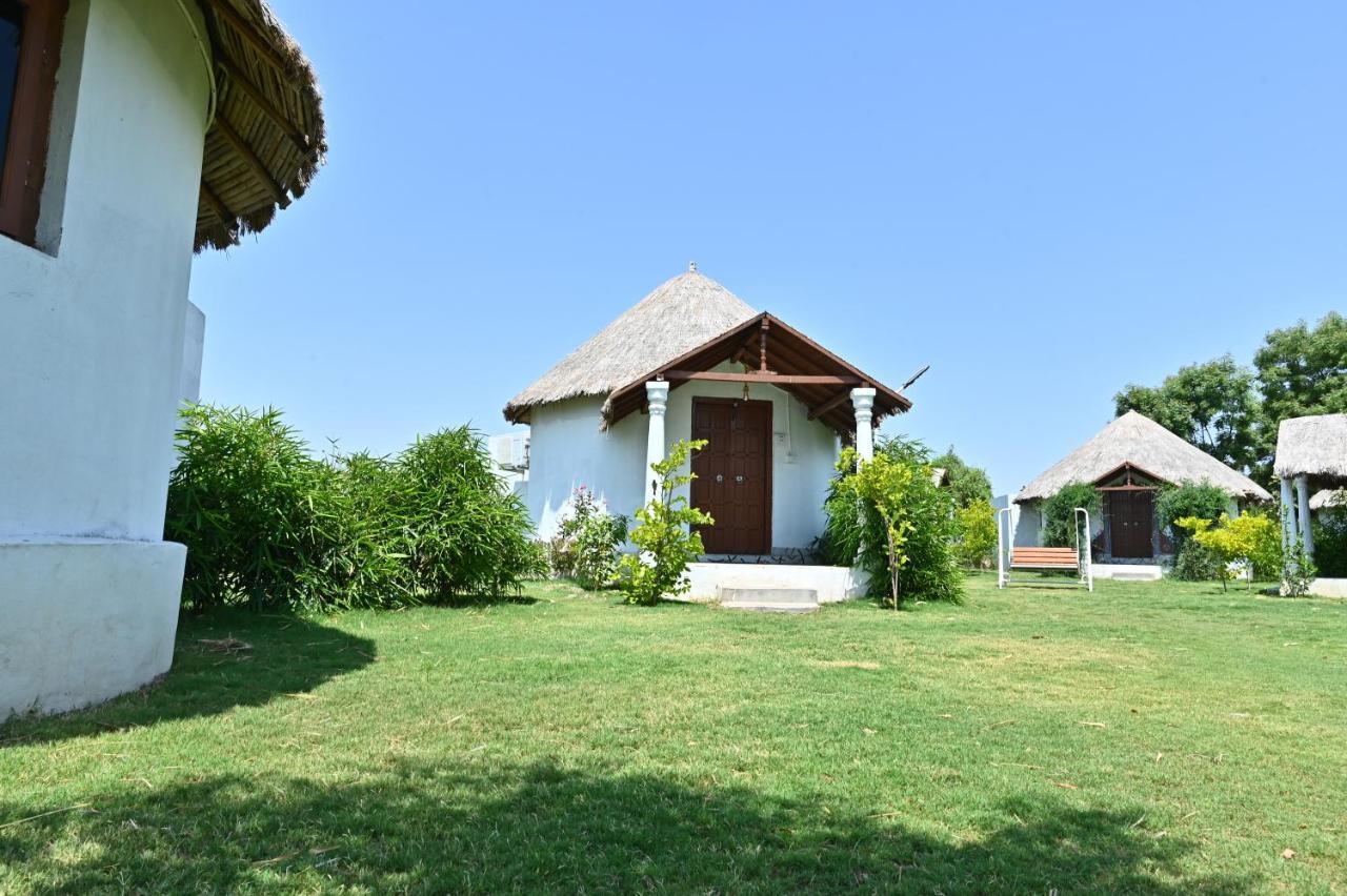 Modhera Sunrise Resort - Tents Bhungas Jungle Restaurants & Candlelight Dining Kalri エクステリア 写真