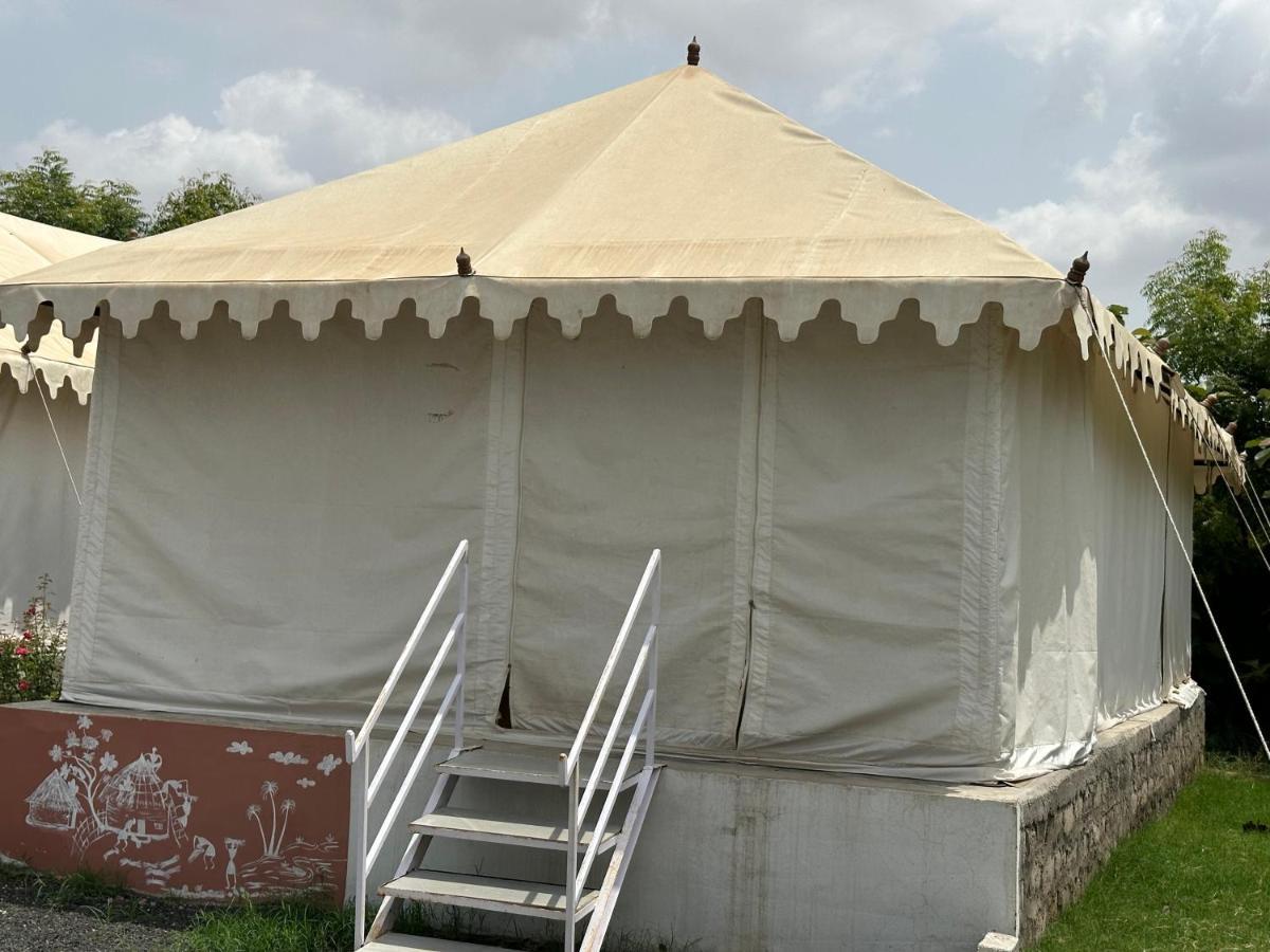 Modhera Sunrise Resort - Tents Bhungas Jungle Restaurants & Candlelight Dining Kalri エクステリア 写真