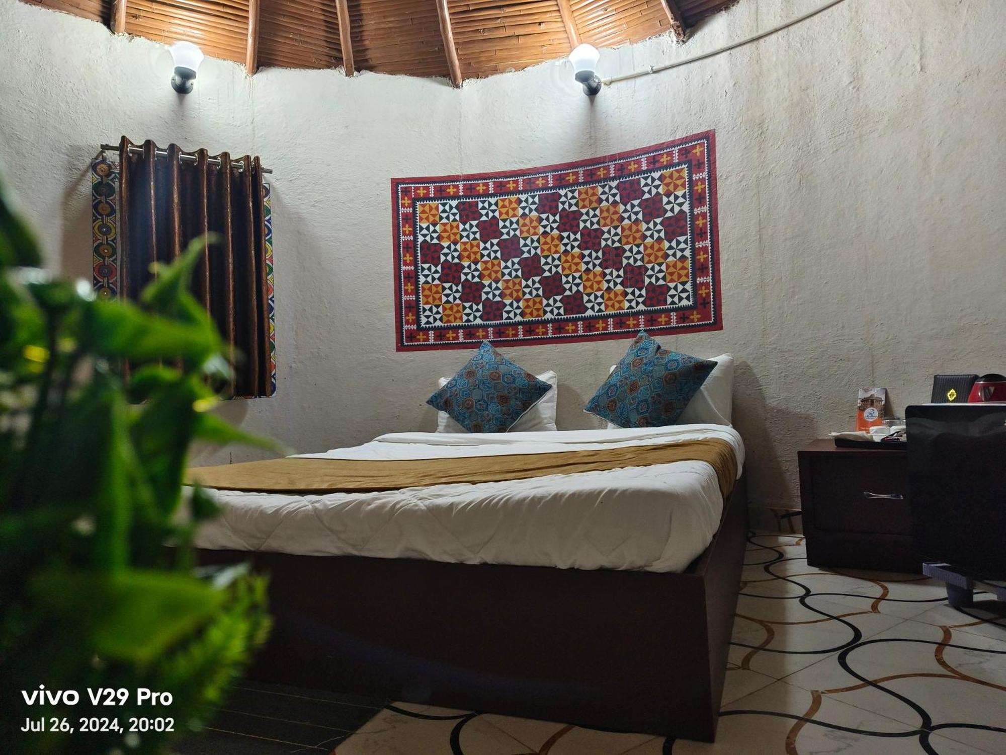 Modhera Sunrise Resort - Tents Bhungas Jungle Restaurants & Candlelight Dining Kalri エクステリア 写真